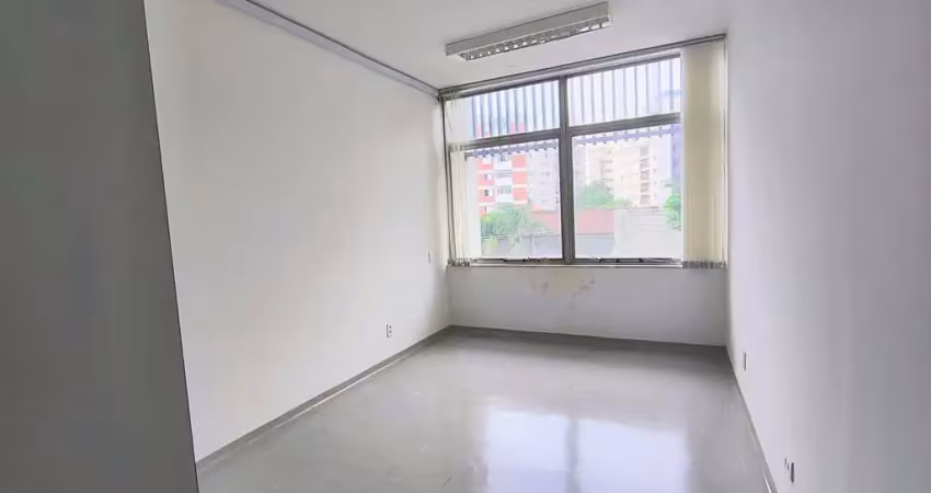 Sala comercial à venda com 32,32m² distribuídos em recepção, 1 sala 1 banheiro e 1 vaga com ar cond