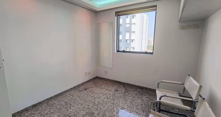 Sala comercial com 40m² para locação com recepção 2 salas 2 banheiros 2 vagas ao lado do Hospital S