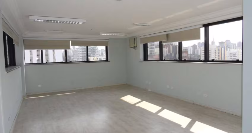 Conjunto Comercial para locação com 48m², andar alto, uma vaga na Teodoro Sampaio em Pinheiros