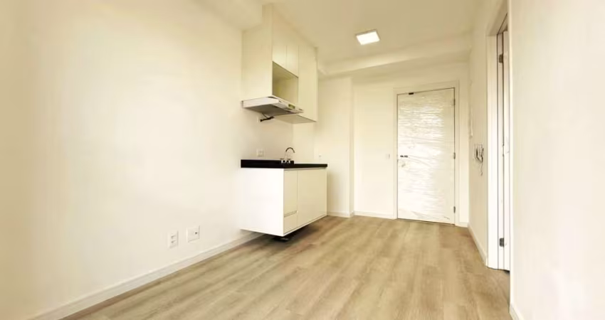 Studio para locação, 28m² com varanda, armários e ao lado do metrô Oratório, Vila Prudente, São Pau