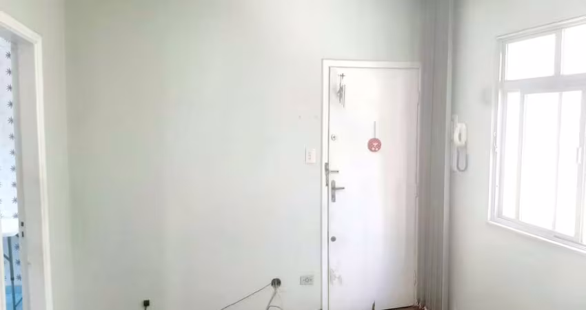 Apartamento de frente à venda com 52m² de 2 dormitórios a duas quadras da Praia do Itararé, São Vic