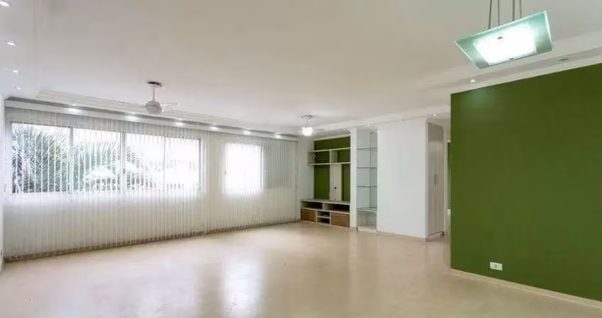 Apartamento reformado com 105m² com 2 suítes 1 vaga na Vila Olímpia próximo à Bandeirantes- São Pau