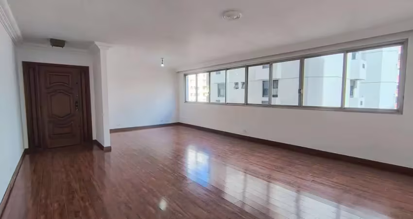Apartamento espaçoso  à venda com 3 dormitórios 1 suíte e 2 vagas no itaim bibi, próximo à avenida