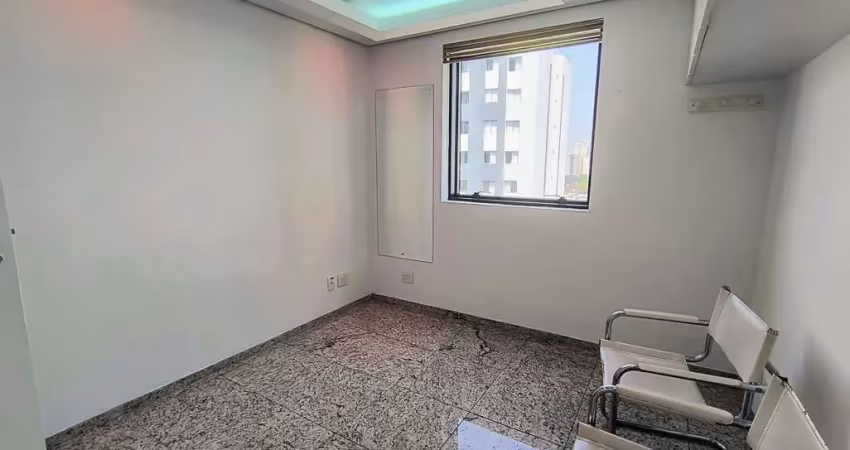 Sala comercial com 40m² para locação com recepção 2 salas 2 banheiros 2 vagas ao lado do hospital s