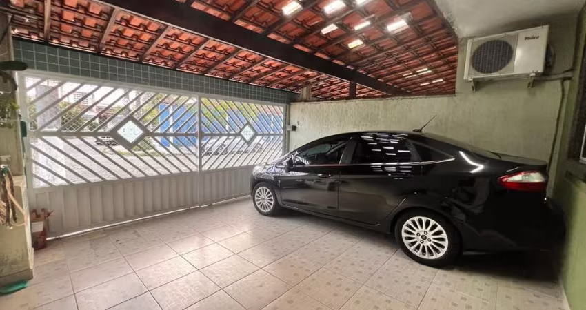 Sobrado com 3 dormitórios à venda, 121 m² - Maracanã - Praia Grande/SP