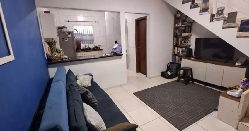 Sobrado com 2 dormitórios à venda, 65 m² por R$ 300.000,00 - Jardim Alice - Praia Grande/SP
