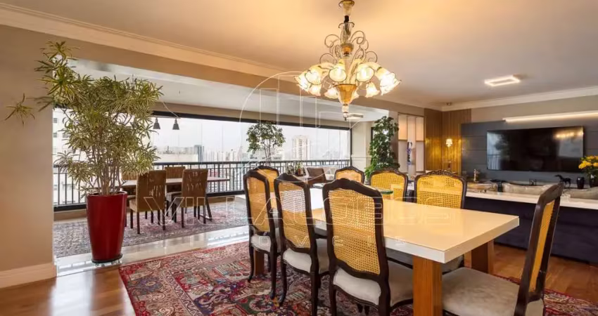 Apartamento com planta excelente, vista livre, sol e muito conforto.