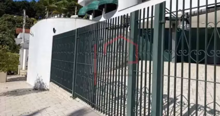 Casa em Parque dos Príncipes de 390 m², 4 quartos,5 vagas de garagem   -  São Paulo