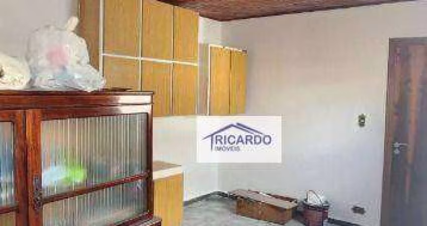 Casa comercial no Jardim Maia