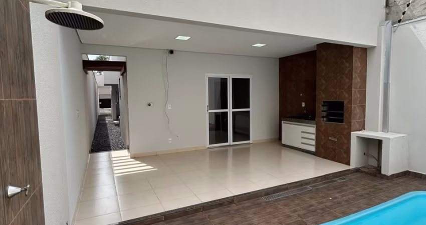 Casa com piscina no Santa Cruz