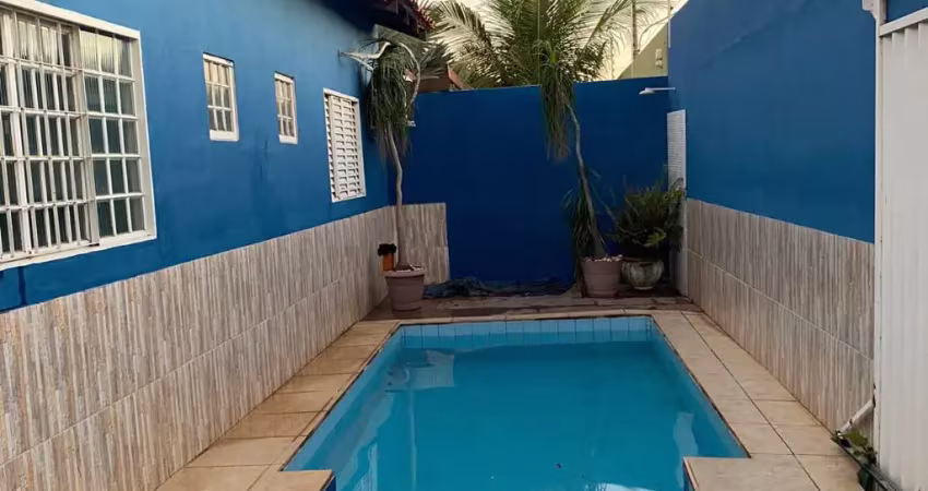 Casa com 3 quartos e piscina em várzea grande, excelente localização