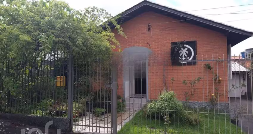 Casa com 3 quartos à venda na Rua Professora Maria Madalena Moura Ferro, 205, Estreito, Florianópolis
