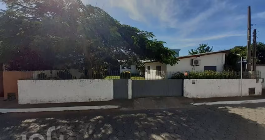 Casa à venda na Servidão Caminho das Orquídeas, 33, São João do Rio Vermelho, Florianópolis
