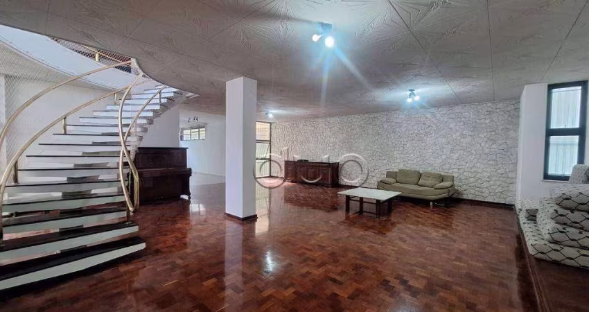 Casa com 3 dormitórios para alugar, 382 m² por R$ 7.476,33/mês - Alto - Piracicaba/SP