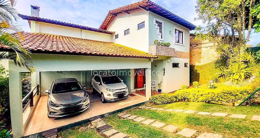 Casa 4/4, 2 vagas , ampla área verde , condomínio chalés do imperador