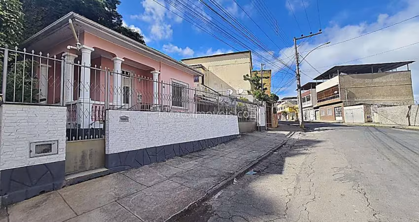 Casa três quartos com suíte à venda - apenas 10 minutos do centro.