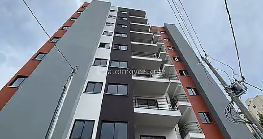 Apartamento novo 2 dormitórios, uma suíte, varanda, elevador, uma vaga - passos