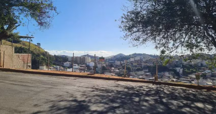 Terreno com vista privilegiada e grande potencial construtivo!