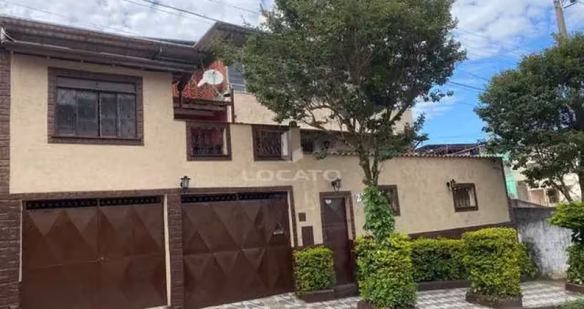 Casa quatro quartos, sendo uma suíte, com duas vagas de garagem no costa carvalho