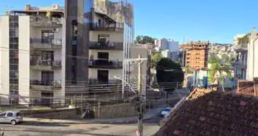 Amplo apto 2 qtos, 1 varanda, 2 áreas, garagem espaçosa de fácil acesso.