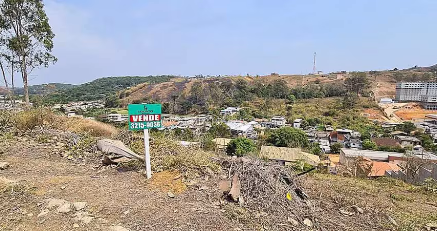 Terreno 1.395 m ² - próximo a praça do bairro e bahamas.