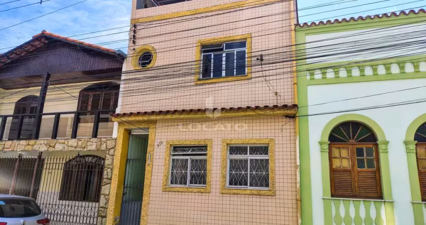 Casa com 2 quartos para alugar na Rua dos Artistas, 218, Morro da Glória, Juiz de Fora