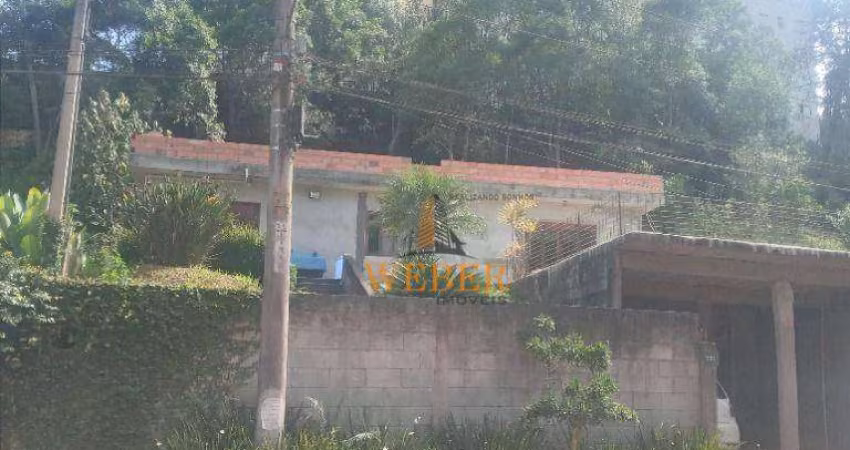 Ótima casa térrea no meio da natureza