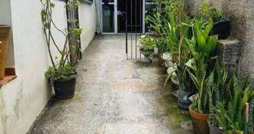 Casa térrea com salão comercial
