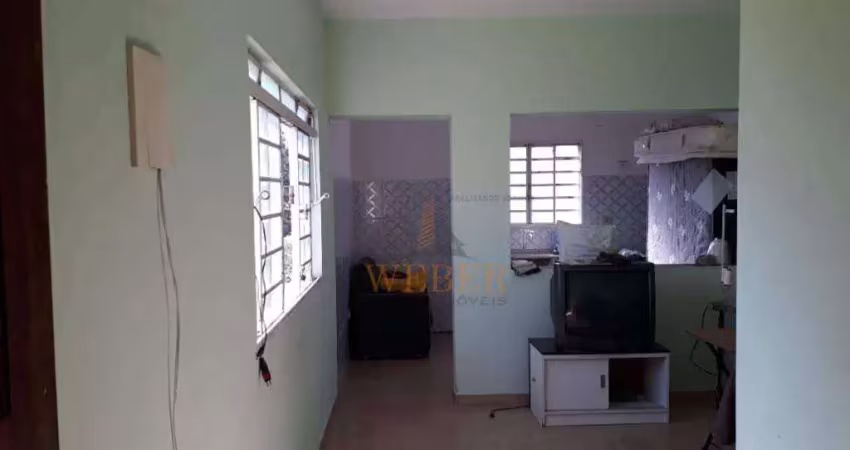 Casa com amplo terreno a venda em Cotia