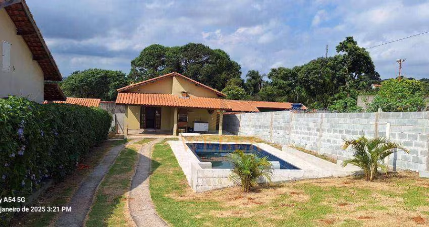 Casa à venda por R$ 530.000 - Chácara Tropical (Caucaia do Alto) - Cotia/SP
