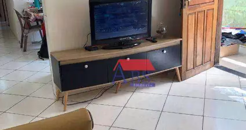 Casa com 2 dormitórios. Aceita FGTS e financiamento.