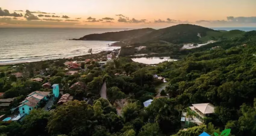 Casa com 3 quartos à venda na Rua Ernani Cotrin, 10, Praia do Rosa, Imbituba
