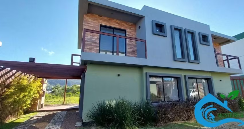 Casa sobrado à venda em Garopaba, 3 dormitórios.