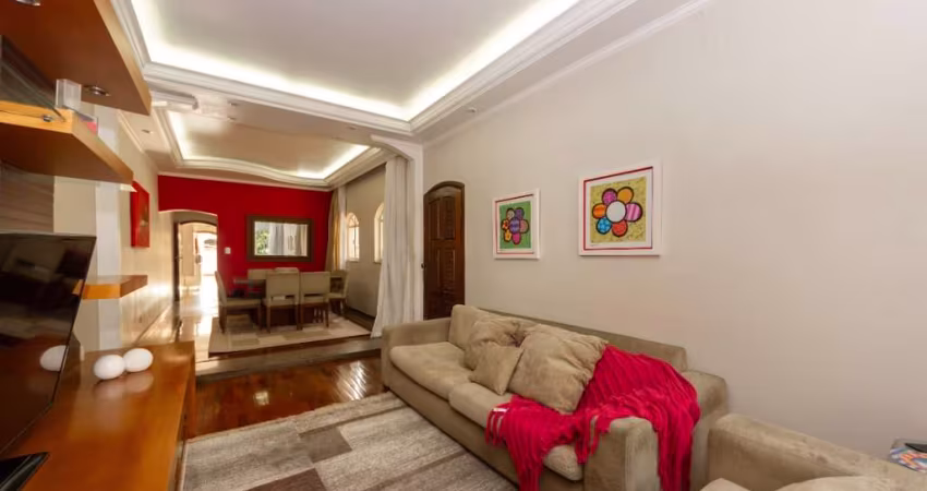 Casa tipo para venda com 3 quartos, sendo 1 suíte, 215m²