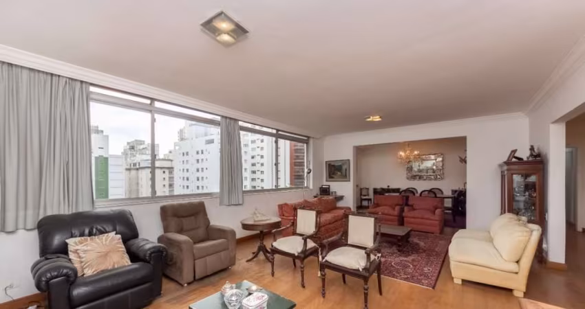 Apartamento tipo para venda com 3 quartos, sendo 1 suíte, 210m²