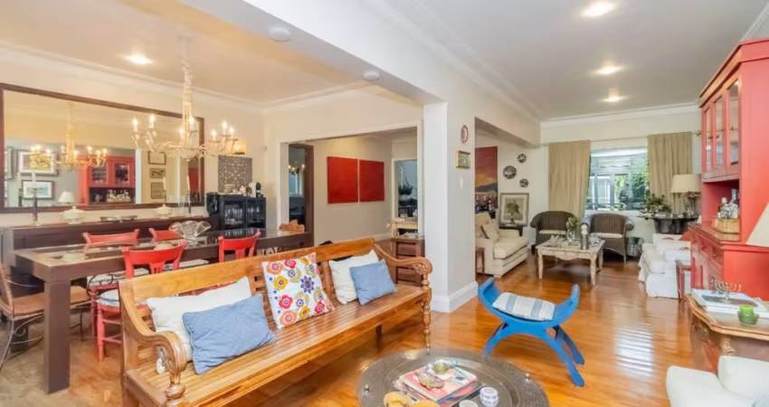 Casa tipo para venda com 5 quartos, sendo 4 suítes, 350m²