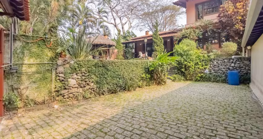 Casa no condomínio Clube Castelo para venda com 3 quartos, sendo 2 suítes, 306m²