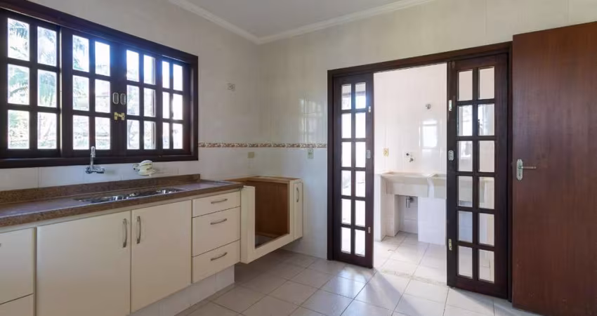 Casa tipo para venda com 6 quartos, sendo 6 suítes, 450m²