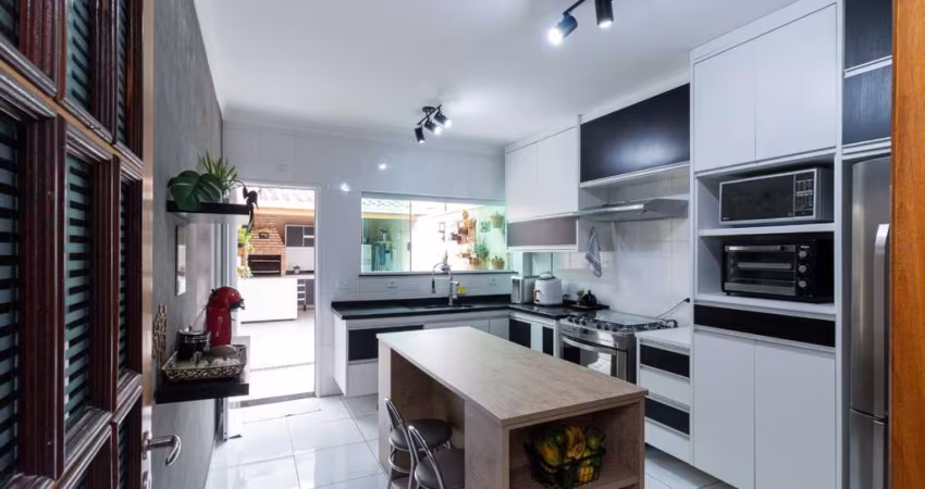 Casa tipo para venda com 3 quartos, sendo 1 suíte, 140m²