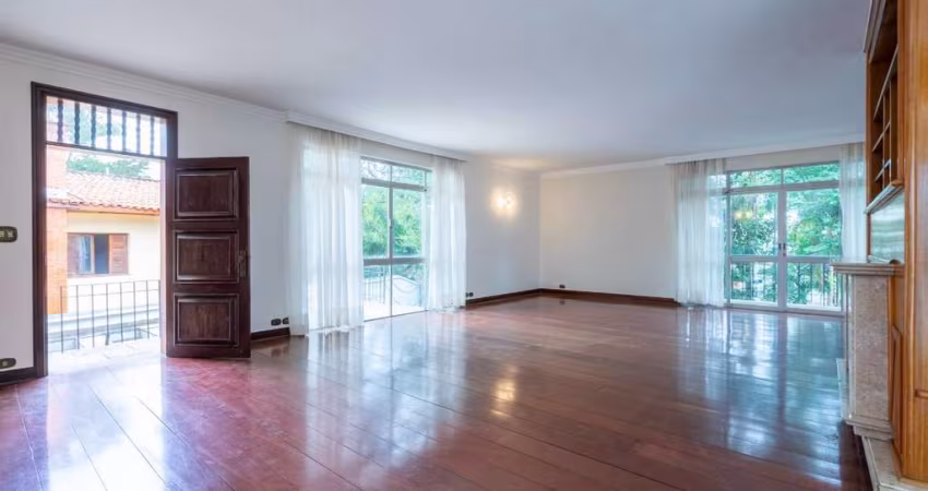 Casa tipo para venda com 4 quartos, sendo 4 suítes, 665m²