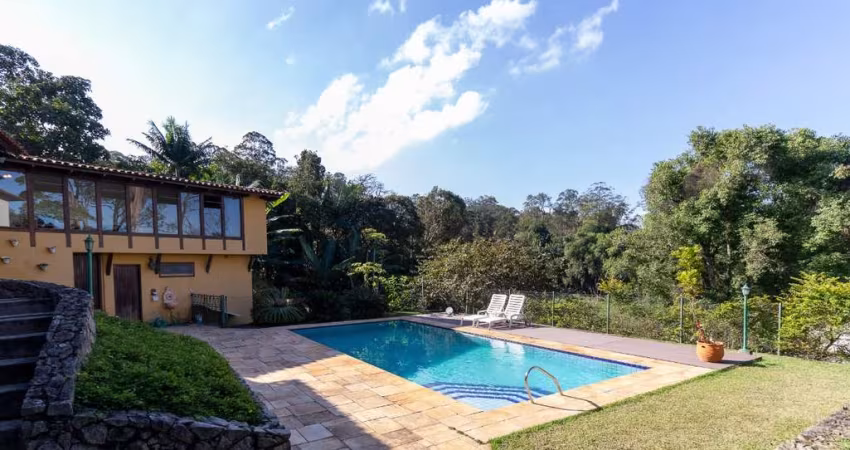 Sobrado para venda com 5 quartos, sendo 3 suítes, 650m²