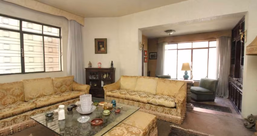 Sobrado para venda com 4 quartos, sendo 2 suítes, 350m²