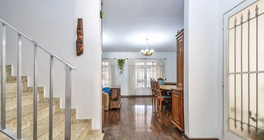 Sobrado para venda com 3 quartos, sendo 1 suíte, 242m²