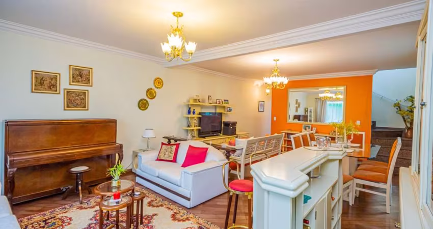 Sobrado para venda com 3 quartos, sendo 2 suítes, 240m²