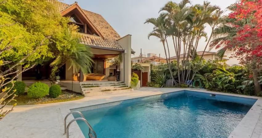 Sobrado para venda com 4 quartos, sendo 4 suítes, 391m²