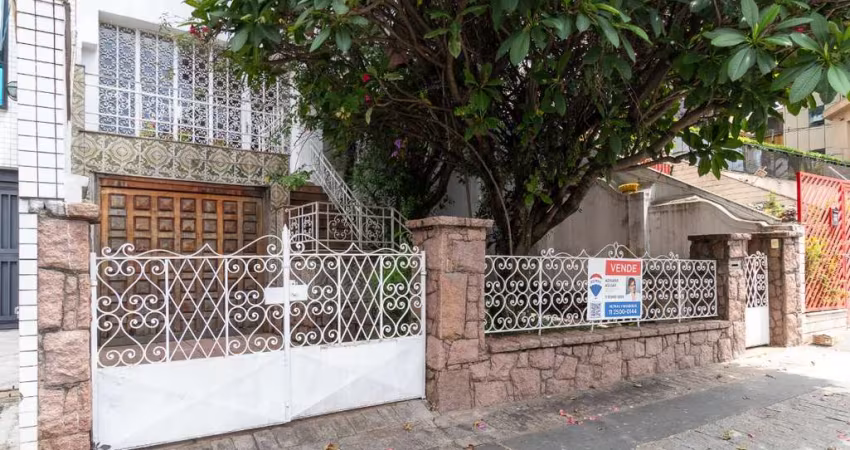 Casa tipo para venda com 3 quartos, sendo 1 suíte, 335m²