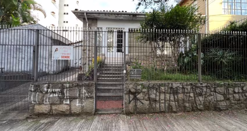 Casa tipo para venda com 5 quartos, 180m²