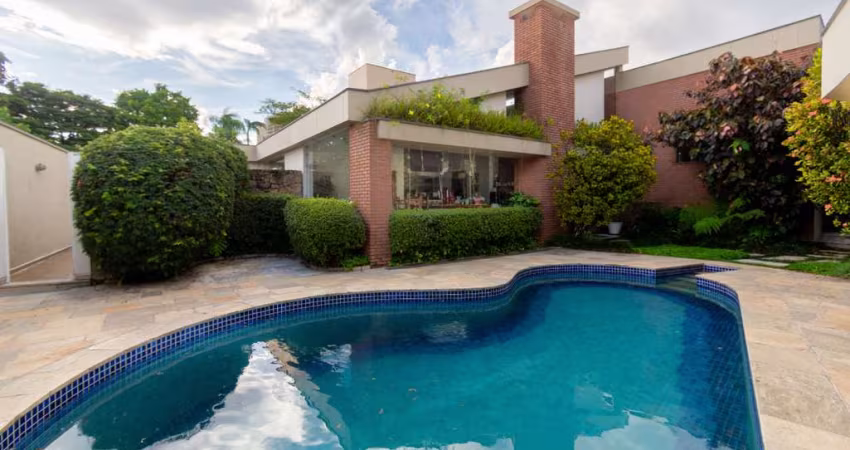 Casa tipo para venda com 7 quartos, sendo 5 suítes, 495m²