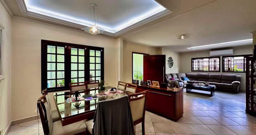 Sobrado para venda com 3 quartos, sendo 3 suítes, 219m²