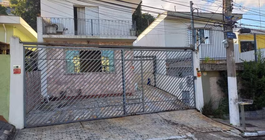 Sobrado para venda com 4 quartos, sendo 2 suítes, 192m²